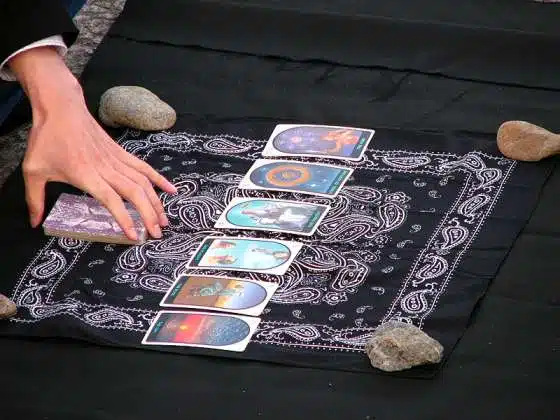 Not Just for Crises: Why Psychic Chats Are a Tool for Everyday Empowerment